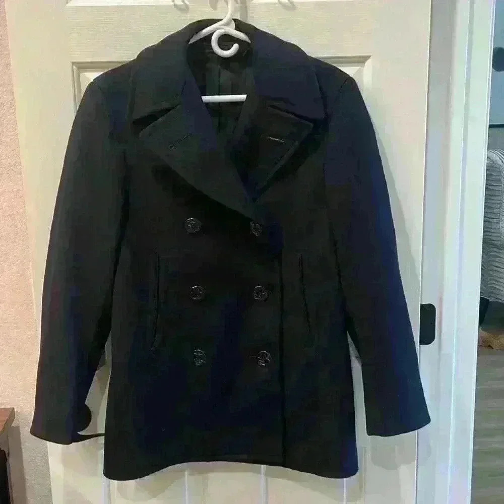 US Navy VINTAGE Peacoat 8 Button Circa 1960, size 36. See measurements